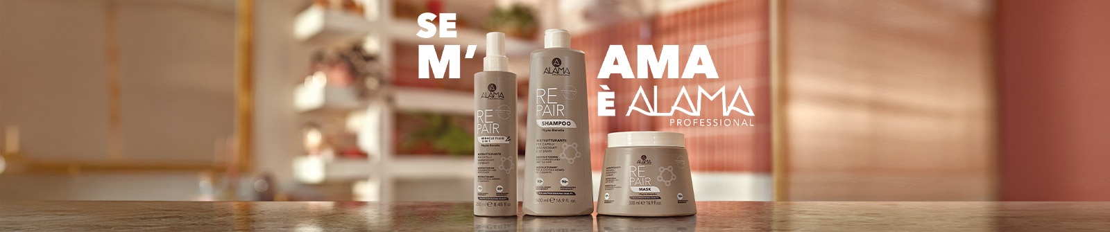 Se m’ama è Alama Professional, linea Repair con shampoo, trattamento e maschera su piano in cucina.